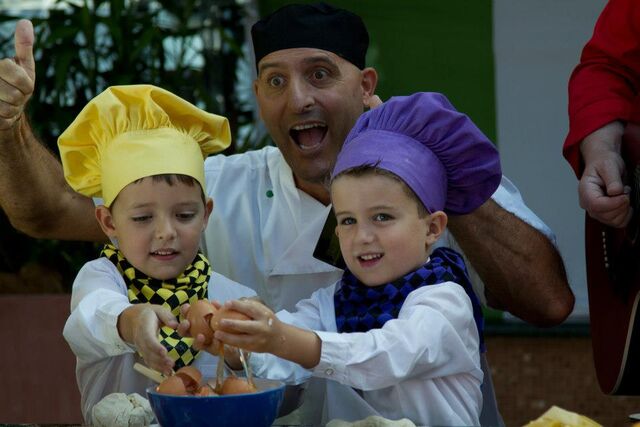 File:OliveOilIsMySecretIngredient-PromoPicture31.jpg