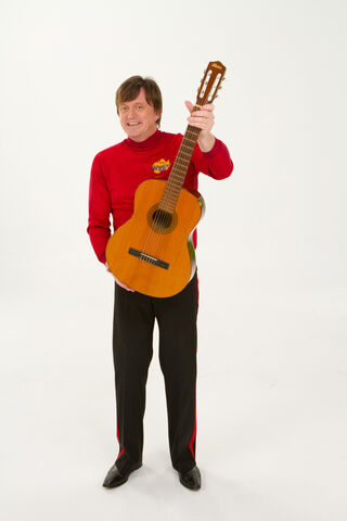 File:MurrayholdingGuitar.jpg