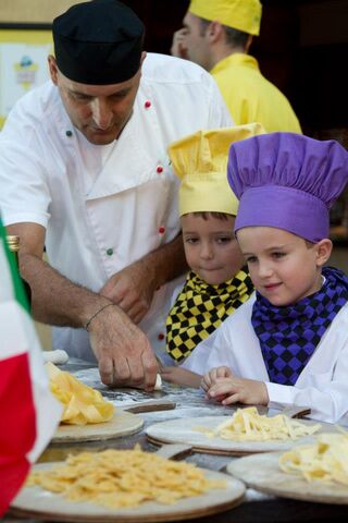 File:OliveOilIsMySecretIngredient-PromoPicture8.jpg