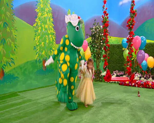 File:DorothyandFairyLucia.jpg