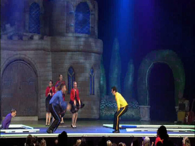 File:HereComesaBear-2007Live.jpg