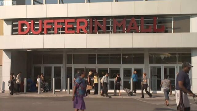 File:Wingin It Dufferin Mall.jpg