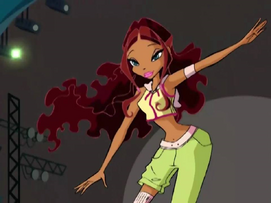 File:Aisha 2 Concert.png