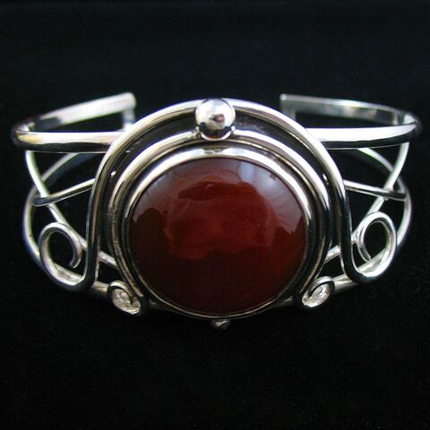 File:Witchblade (Bracelet Form).jpg