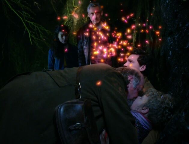 File:S3E6 Simeon Ursula kiss.jpg