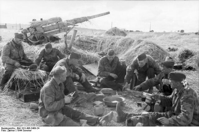 File:FlaK 18 in France.jpg