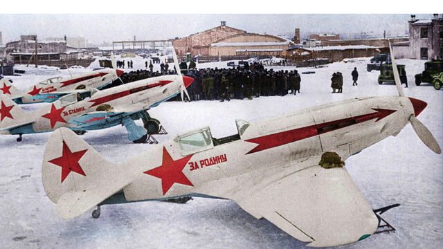 File:MiG-3 fighters lined up.jpg