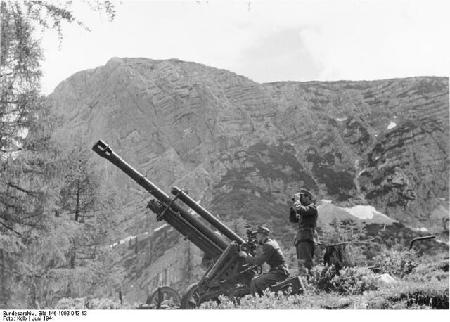 File:Gebirgshaubitze 40 (10.5cm).jpg