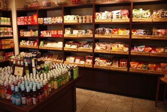 File:Somanycandy.jpg