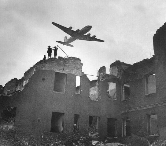 File:Berlin Airlift.jpg