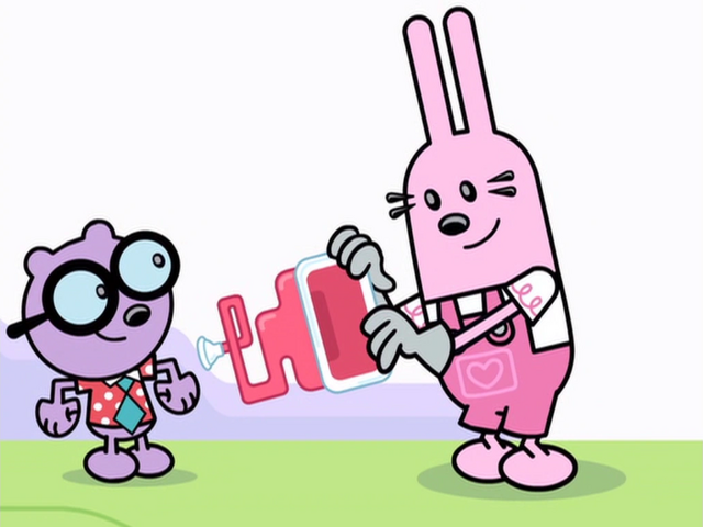 File:307 Widget Takes Horn 2.png