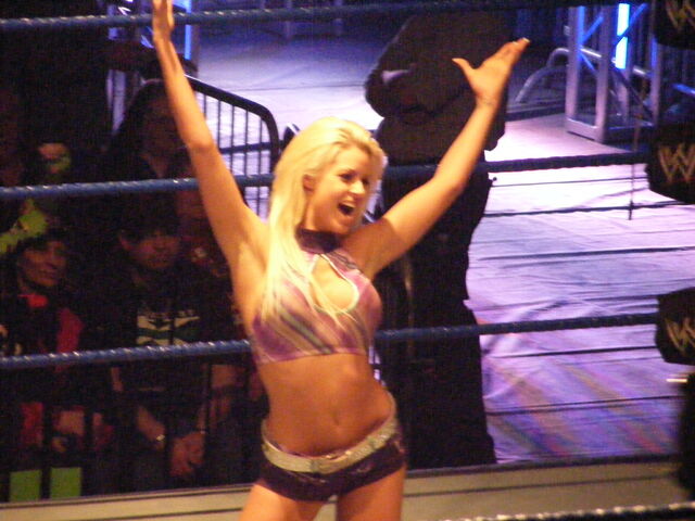 Archivo:WWE Diva Maryse Ouellet.jpg