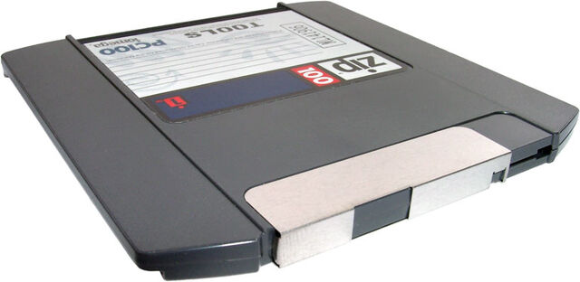 File:Iomega-100-MB-ZIP-disk.jpg