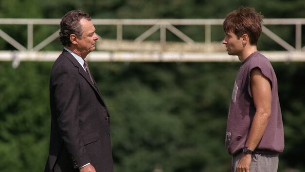 File:Deep Throat and Fox Mulder meet on a sports track.jpg