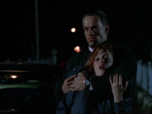 File:Alien Bounty Hunter Scully End Game.jpg