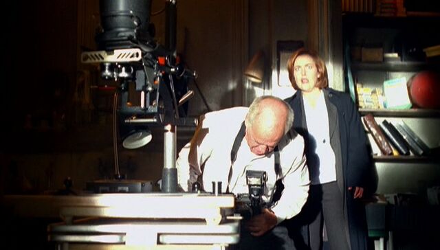 File:RitterShootsFellig&Scully.jpg
