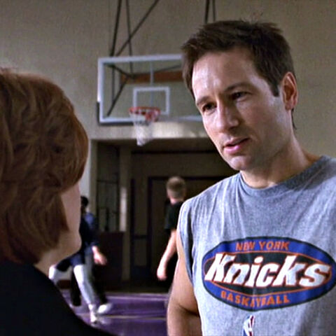 File:Mulder wearing Knicks shirt.jpg
