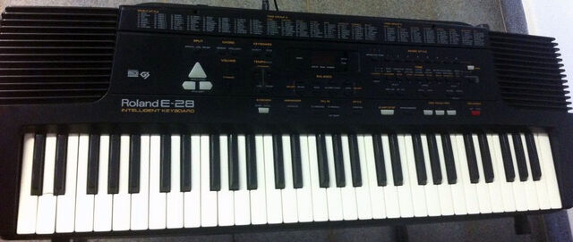 File:Teclado-roland-e-28 MLB-F-4641899559 072013.jpg