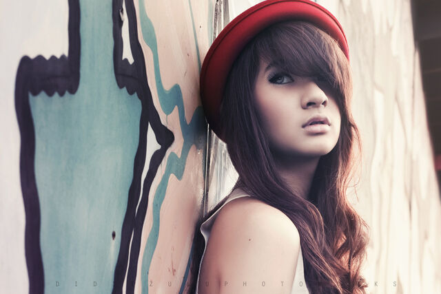 File:Alternative-alternative-girl-brown-hair-cute-eyes-Favim.com-281000.jpg