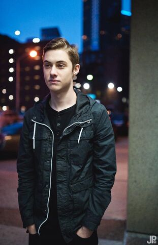 File:Lukeholland.jpg