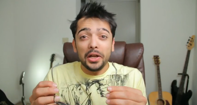 File:FunnyPictureOfMysteryGuitarManWithoutHisGlasses.png