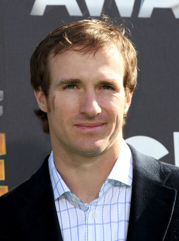 Archivo:Drew+Brees+1st+Annual+Cartoon+Network+Hall+VLIuEosuadRl.jpg
