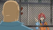 Dennis sobornando a un guardia.jpg