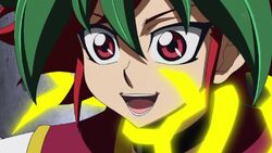 Yuya observando el Duelo de su padre.jpg