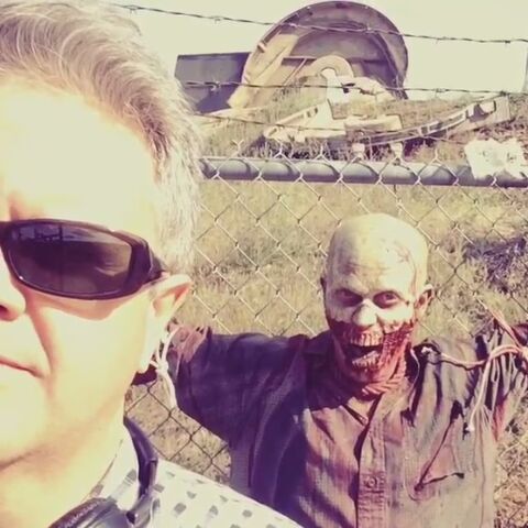 File:Behinds the scenes 84.jpg