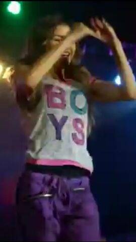 File:Zoey Stevens dancing (16).jpg