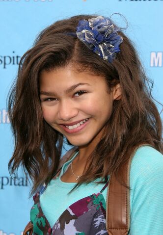 File:Zendaya-coleman-2012-en-bikini-31722.jpg