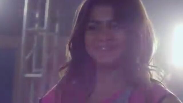 File:Zoey Stevens at the end of Too Much.jpg