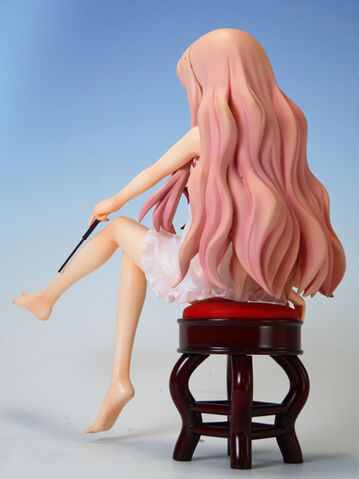 File:ModelLouiseSitDevil White 4-Bk.jpg