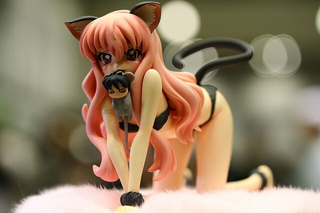 File:ModelLouiseCatMouse.jpg