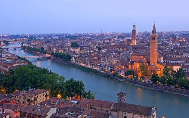Fichier:7021668-verona-italy.jpg