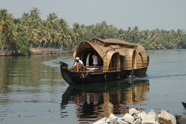 File:House boat 1.jpg