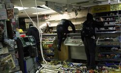 Looters-ransack-a-shop-in-007