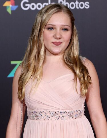 File:Madeline-curry-premiere-zootopia-01.jpg