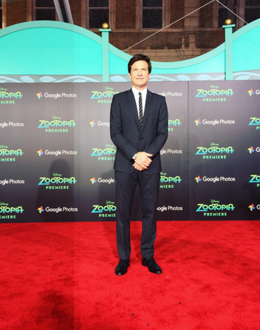 File:Bateman ZootopiaPremiere.png